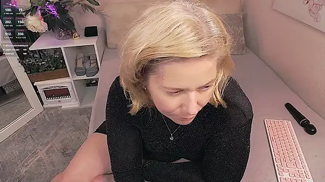 Lorabigass live sex cam