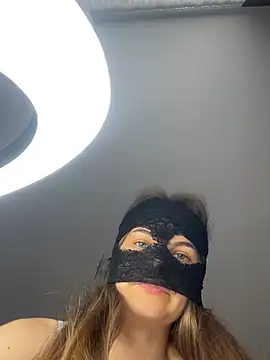 LaraVoosh webcam