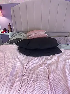 Lolagolden1 live cam on StripChat