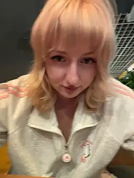RonnieKiss webcam