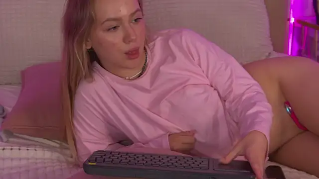 Emi_Sterling webcam