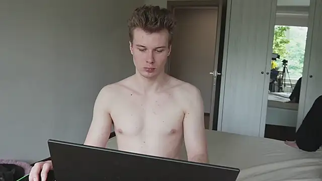 JohnDou2144 webcam