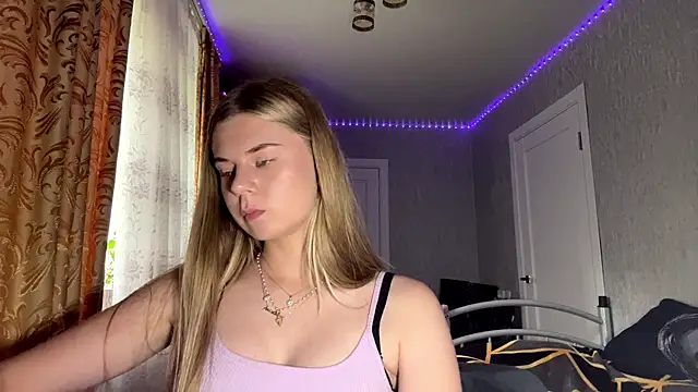 HoneysPiee webcam