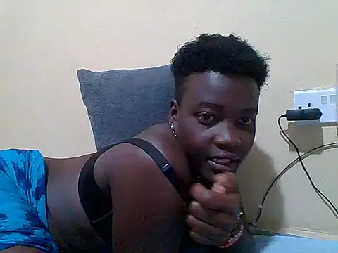Pretty-Leaa webcam