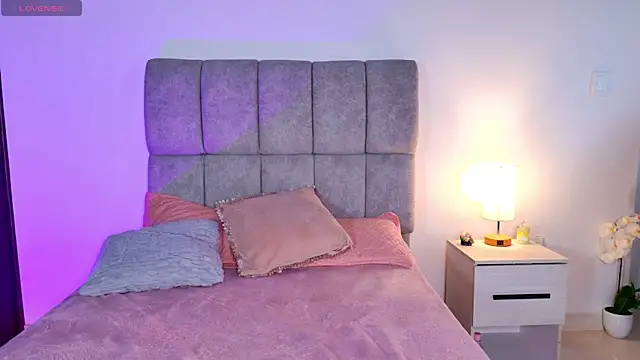 melanie_hills webcam