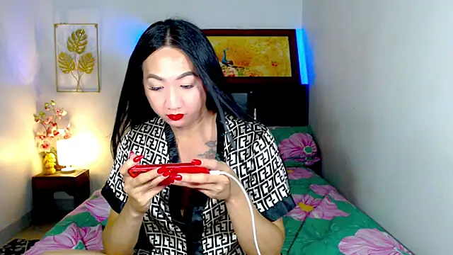 LovelyQueen69 webcam