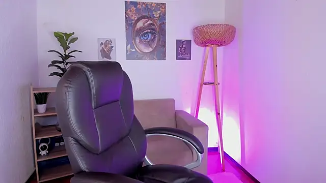 NaomiSaenz_ webcam