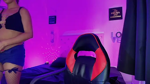 naomifire_ webcam