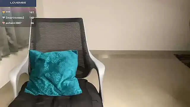 Romantic-Rascal webcam