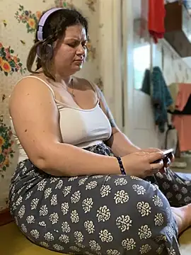 Nenssy555 webcam