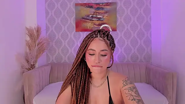 Nikki_Rousmel webcam