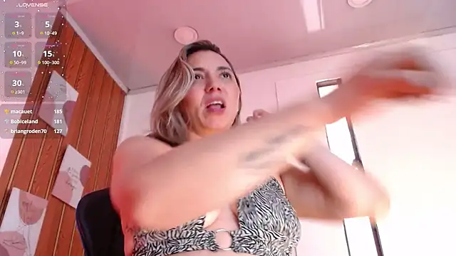 milfsecret69 webcam