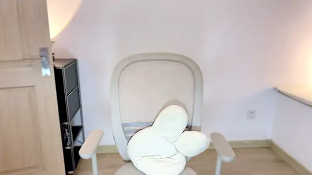 Onechestnut live cam on StripChat