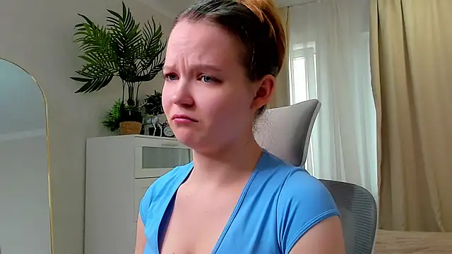 NaomiFess webcam