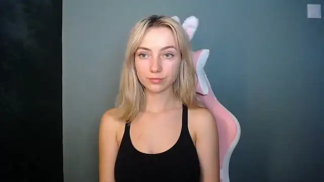 LuciaYoung webcam