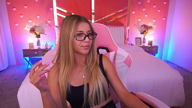 DoveLovee webcam