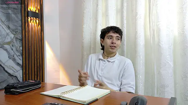 NoahWalker__ webcam