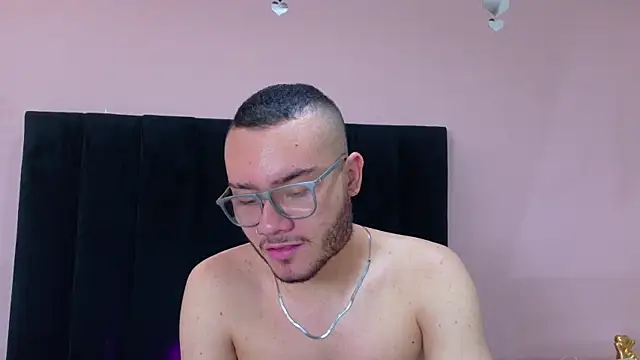 Matia_Zelvya live cam on StripChat