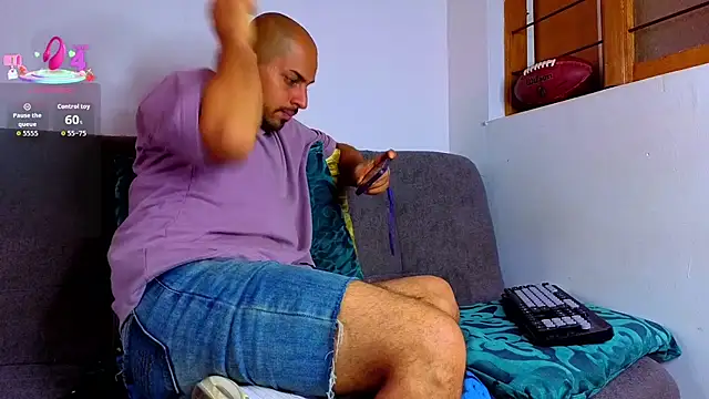Lucien_Crow webcam