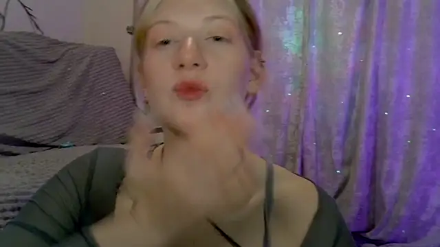 earn_my_lilly webcam