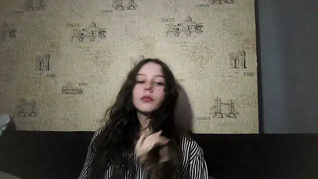 ElinoreHuxman webcam