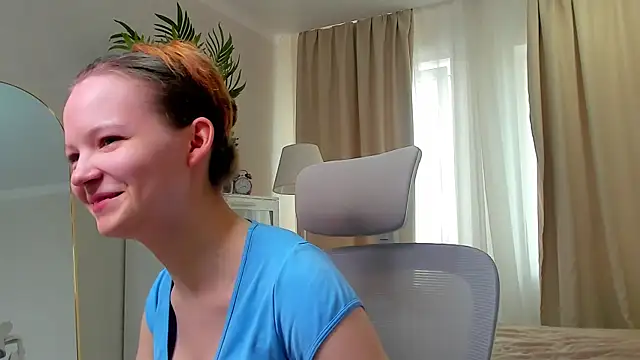 NaomiFess webcam