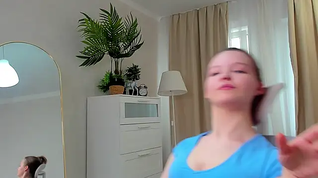 NaomiFess webcam