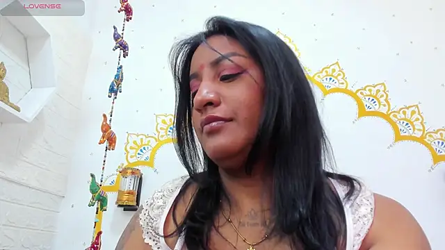 LadyNahir webcam