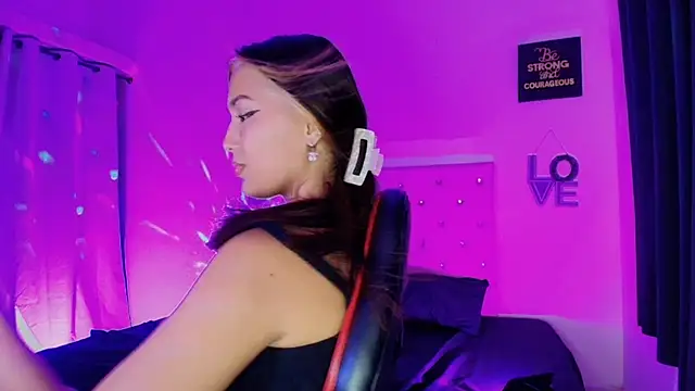 naomifire_ webcam