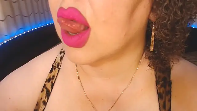 BustyKatty webcam