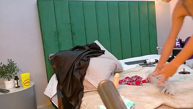NaughtyHally_ webcam