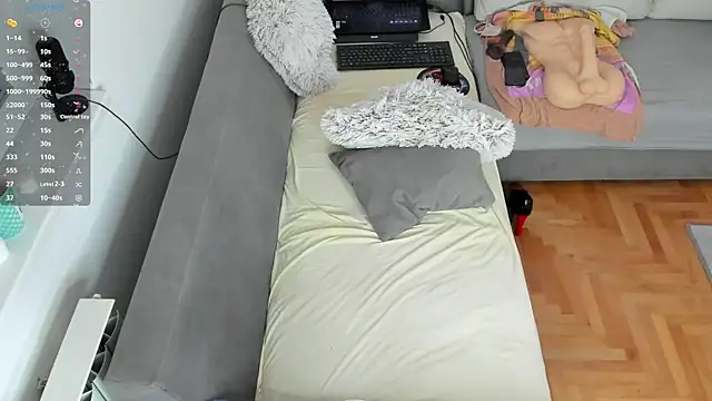 AlicePlushWhispers webcam