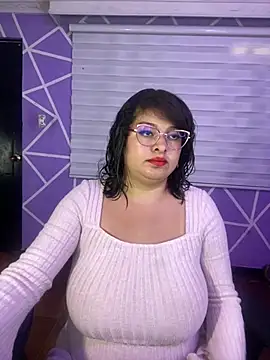 MiiaaJoness webcam