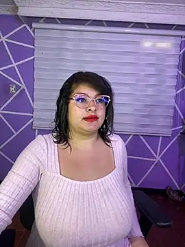MiiaaJoness webcam