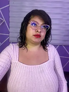 MiiaaJoness webcam