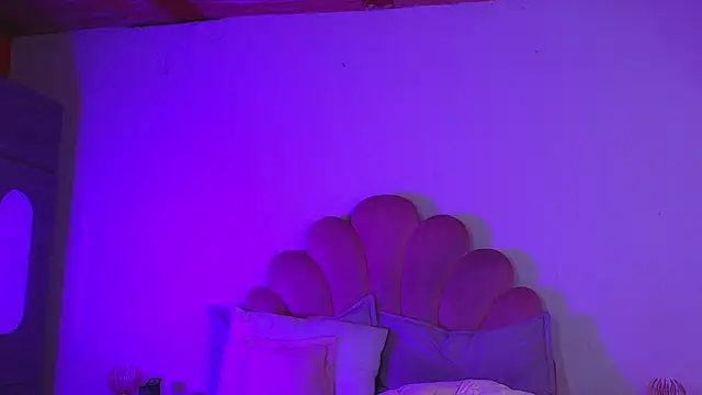 MiaColucci18 webcam