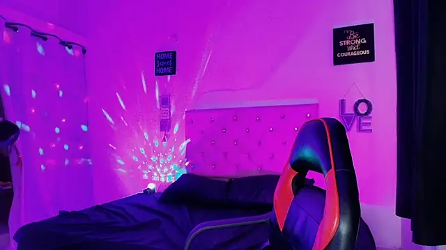 naomifire_ webcam