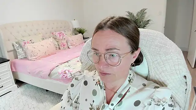 Vika73 Live Web Cam Show
