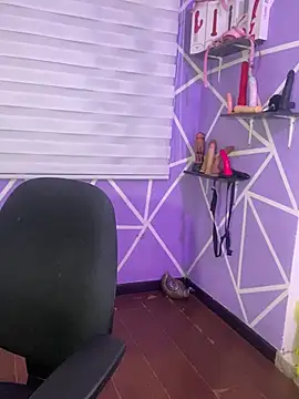 MiiaaJoness webcam