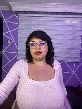 MiiaaJoness webcam