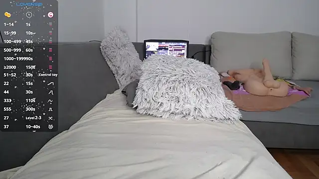 AlicePlushWhispers webcam