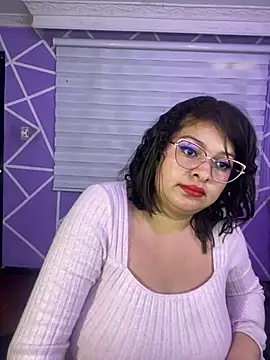 MiiaaJoness webcam