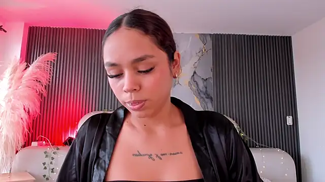CarolineFyre webcam