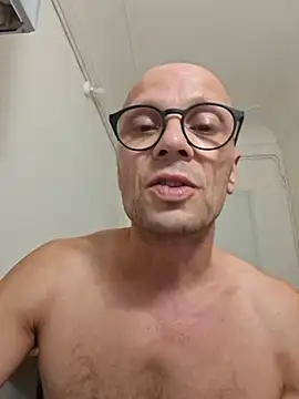 wedge75 live cam on StripChat