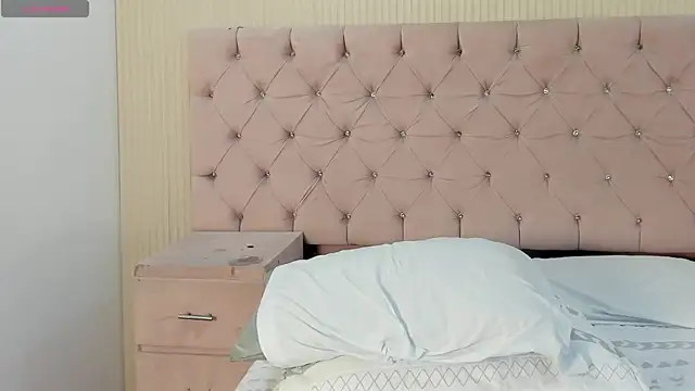 ZarinaWynne webcam