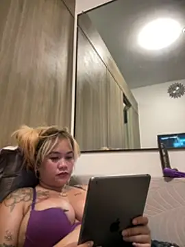 queenmia__ph webcam