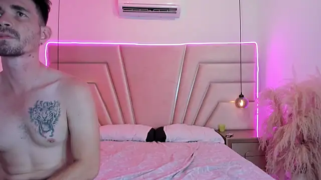 Luna_and_Axell webcam