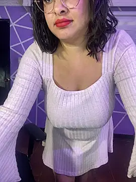 MiiaaJoness webcam