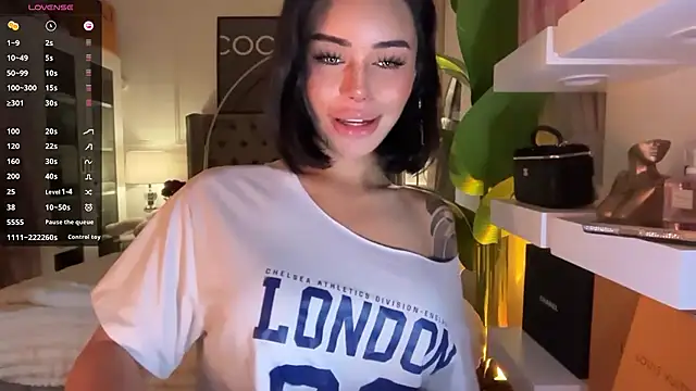 ParisianDoll webcam