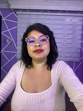 MiiaaJoness webcam